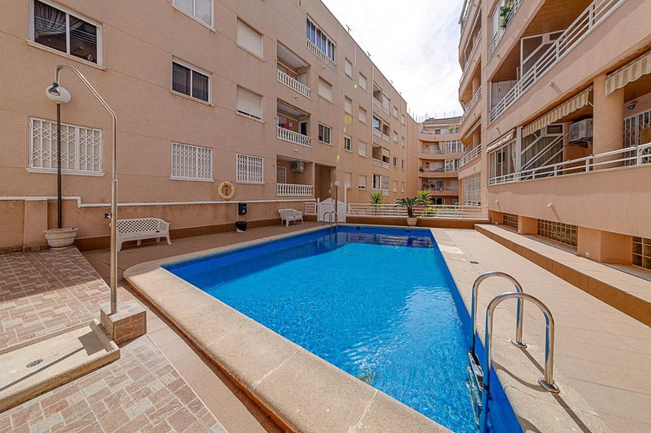 Cozy Appartment Torrevieja At Irina Exterior photo