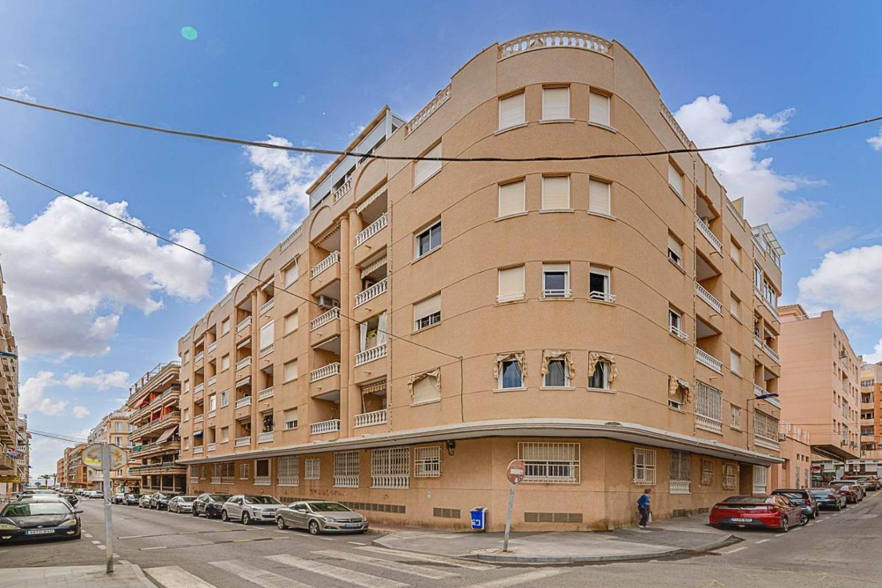 Cozy Appartment Torrevieja At Irina Exterior photo