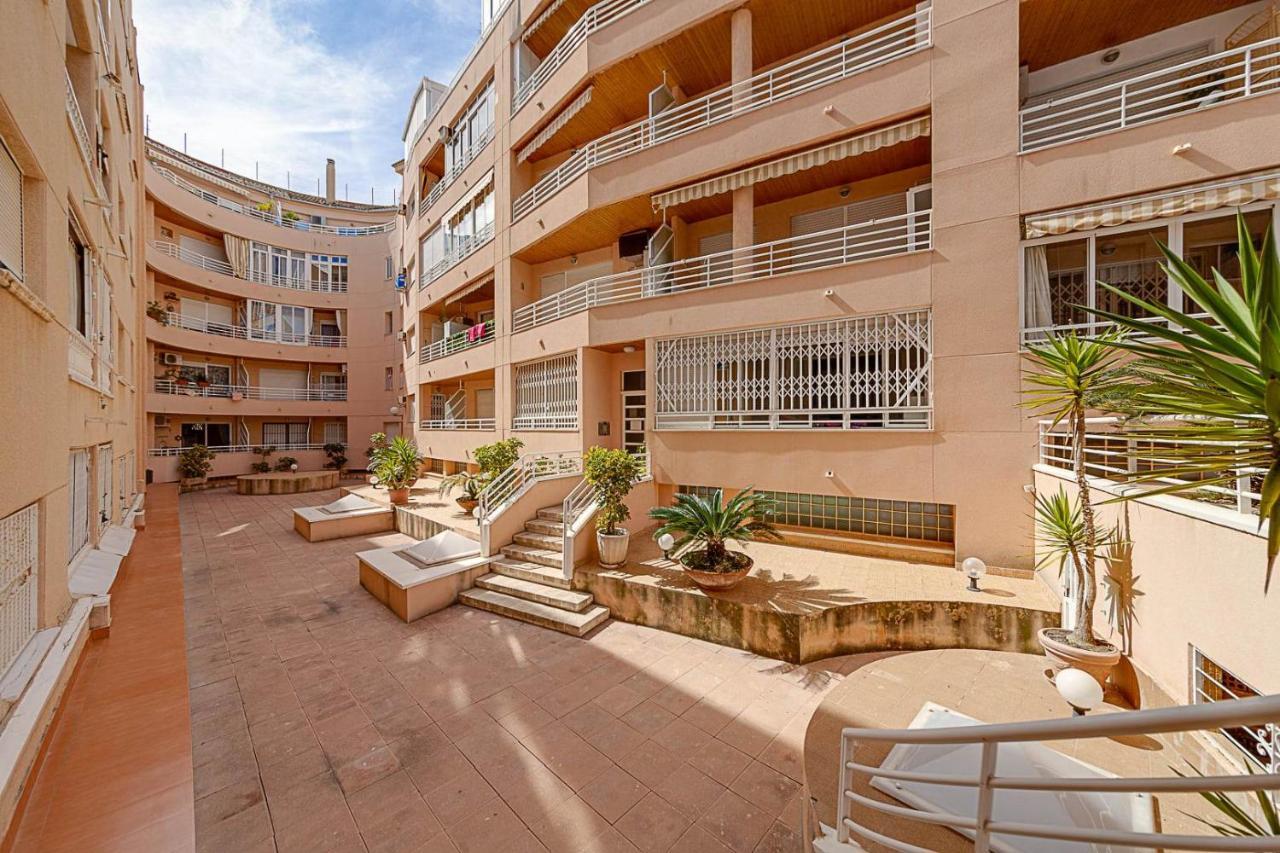 Cozy Appartment Torrevieja At Irina Exterior photo