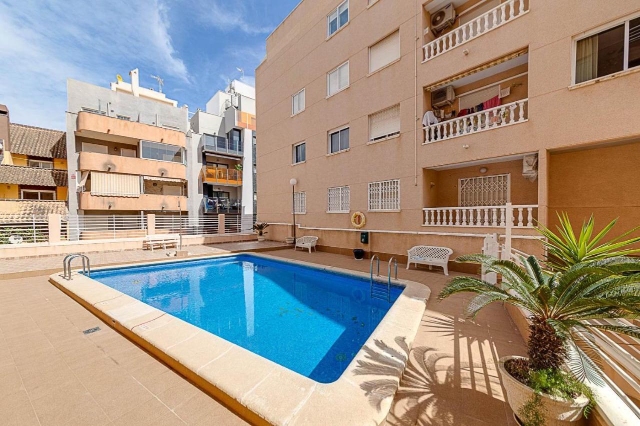 Cozy Appartment Torrevieja At Irina Exterior photo